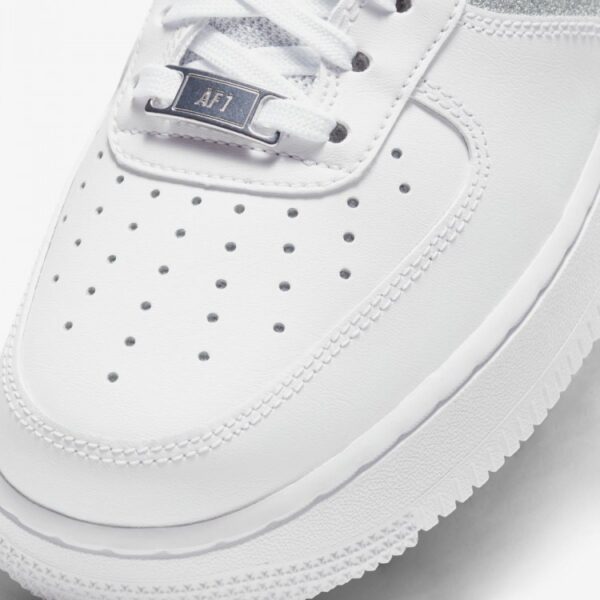 Кроссовки женские Nike Air Force 1 07 White/Metallic