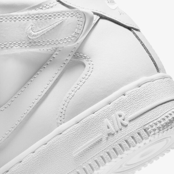 Кросівки жіночі Nike Air Force 1 Mid LE GS Triple White