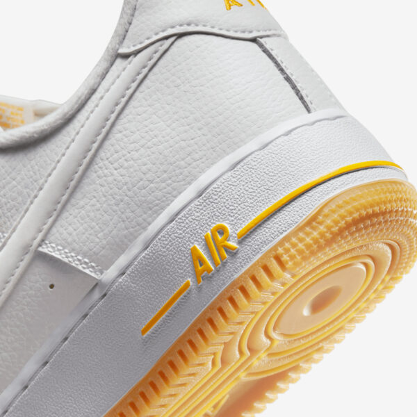 Кросівки чоловічі Nike Air Force 1 ’07 White University Gold Gum