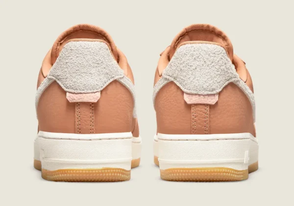 Кросівки чоловічі Nike Air Force 1 ’07 Craft Light Cognac