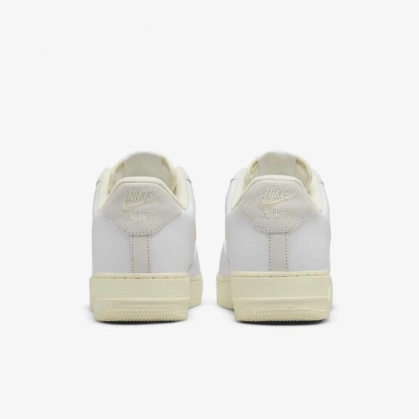 Кросівки чоловічі Nike Air Force 1 07 Jewel Pale White