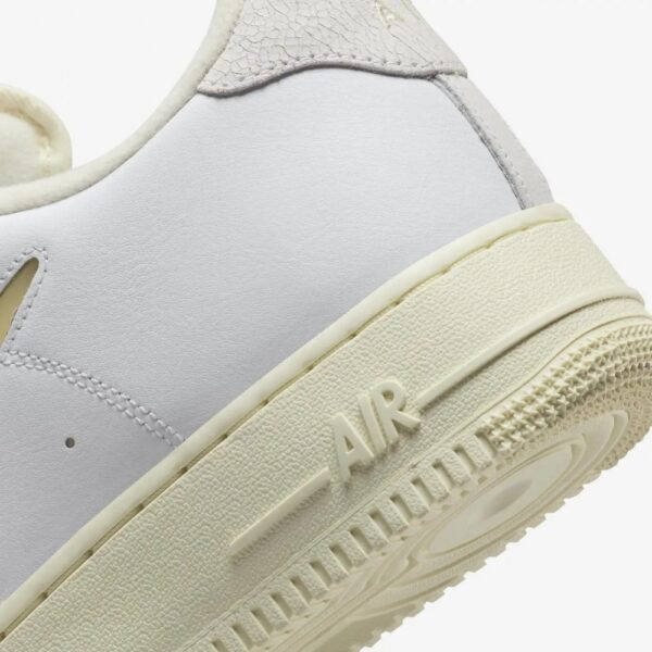 Кросівки чоловічі Nike Air Force 1 07 Jewel Pale White