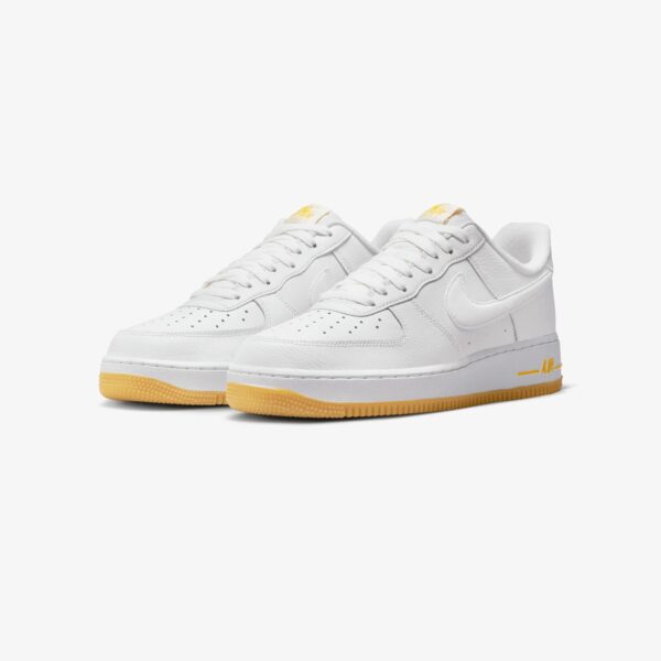 Кросівки чоловічі Nike Air Force 1 ’07 White University Gold Gum