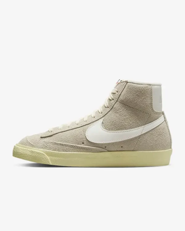 Кроссовки женские Nike W Blazer Mid 77 Vintage Light Bone/Alabaster