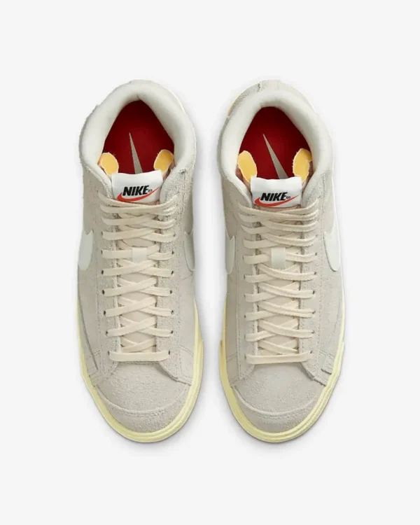Кроссовки женские Nike W Blazer Mid 77 Vintage Light Bone/Alabaster
