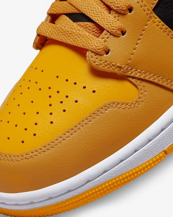 Кроссовки женские Nike W Air Jordan 1 Mid Chutney