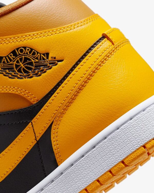 Кроссовки женские Nike W Air Jordan 1 Mid Chutney