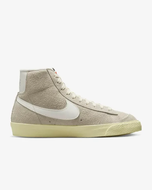 Кроссовки женские Nike W Blazer Mid 77 Vintage Light Bone/Alabaster