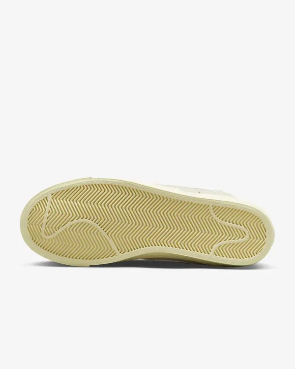 Кроссовки женские Nike W Blazer Mid 77 Vintage Light Bone/Alabaster