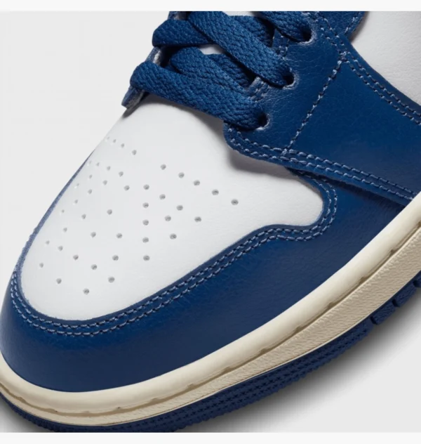 Кросівки жіночі Nike W Air Jordan 1 Mid French Blue