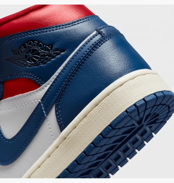 Кросівки жіночі Nike W Air Jordan 1 Mid French Blue