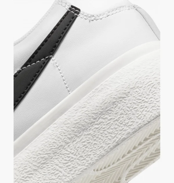 Кроссовки женские Nike W Blazer Low Platform White/Black
