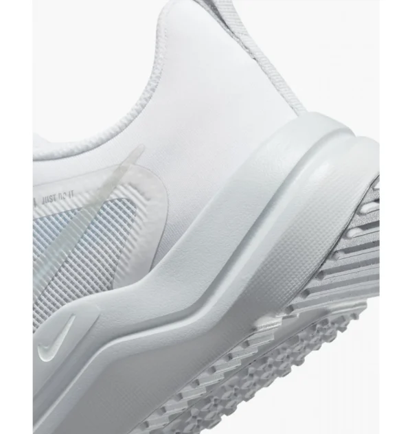 Кросівки жіночі Nike Downshifter 12 White Metallic Silver