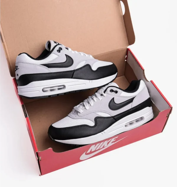 Кросівки чоловічі Nike Air Max 1 Essential White Platinum Black